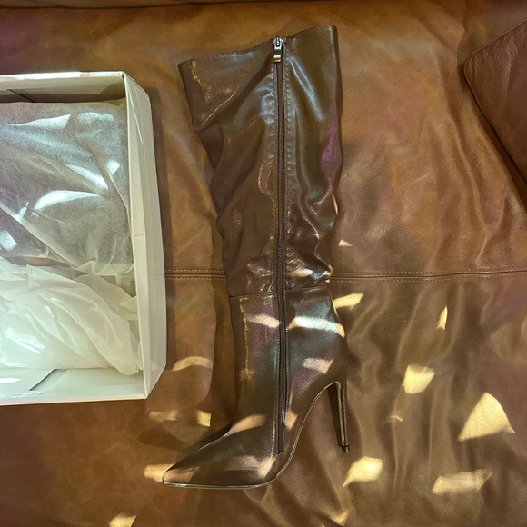 Classic silhouette pointed brown heels - Picture 3 of 3